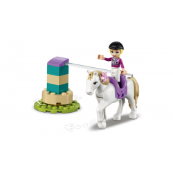 LEGO Friends 41441 Auto s přívěsem a výcvik koníka
