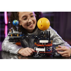 Lego Technic Planeta Země a Měsíc na oběžné dráze 42179