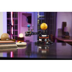 Lego Technic Planeta Země a Měsíc na oběžné dráze 42179