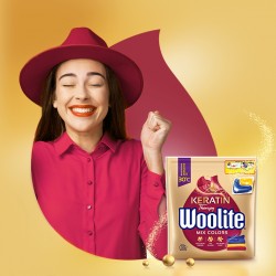 Woolite Keratin Therapy 33 ks pracích kapslí s keratinem pro barevné prádlo
