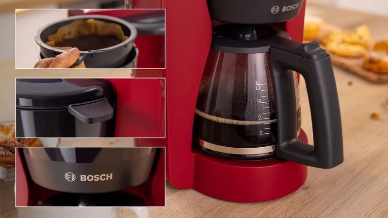 Praktický výkyvný držák filtru pro pohodlné plnění mleté kávy