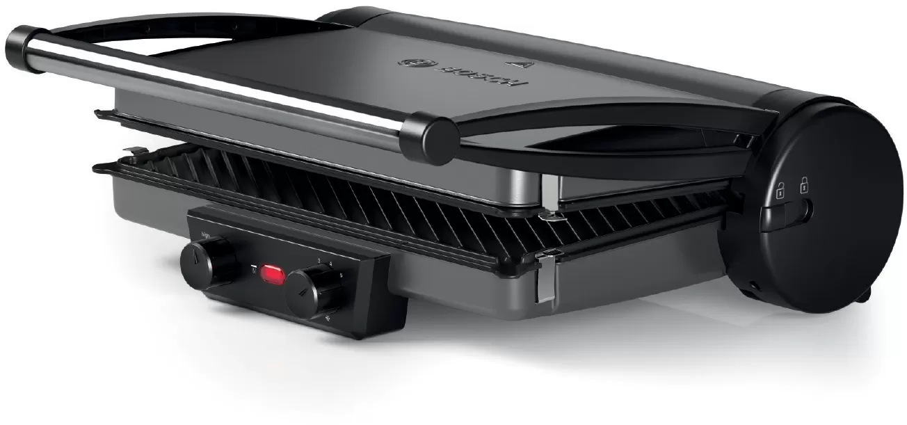 Otevřená poloha grilu Bosch TCG4215 využitá jako velký stolní gril pro rodinnou oslavu