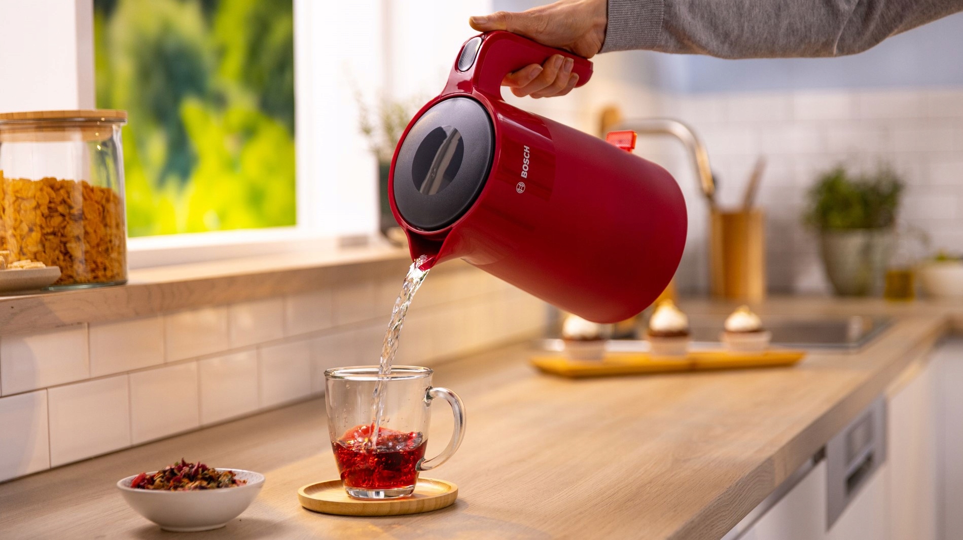 Bezpečná základna a ergonomické tělo konvice Bosch