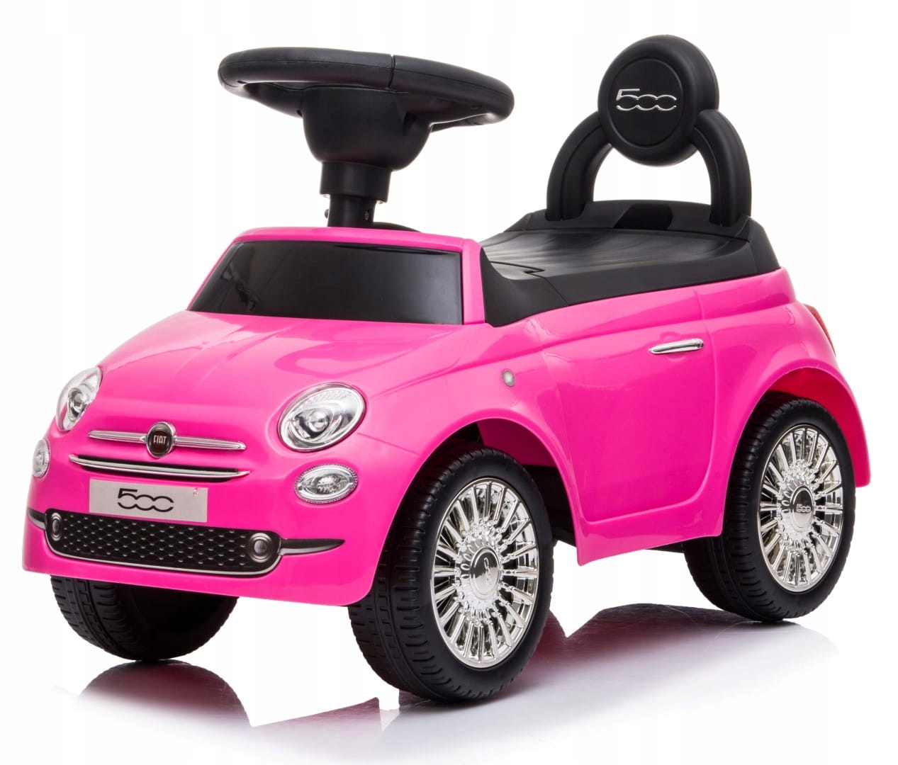 Detail interaktivního volantu a designu odrážedla Sun Baby Fiat 500