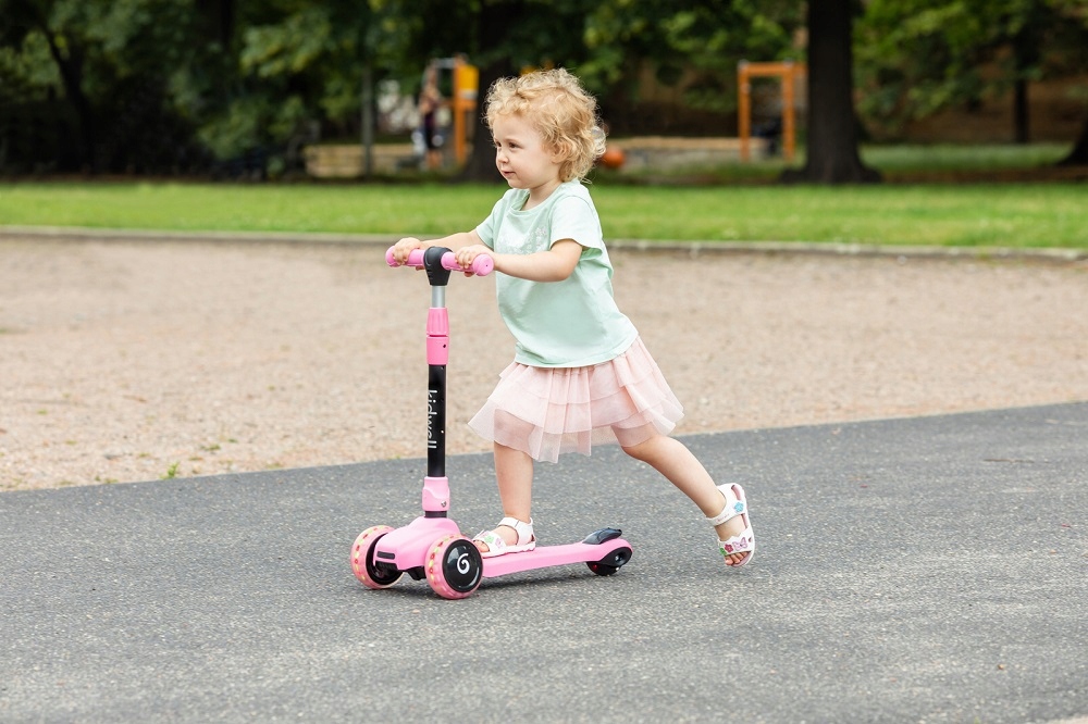 Stabilní tříkolová dětská koloběžka Kidwell JAX MINT PINK