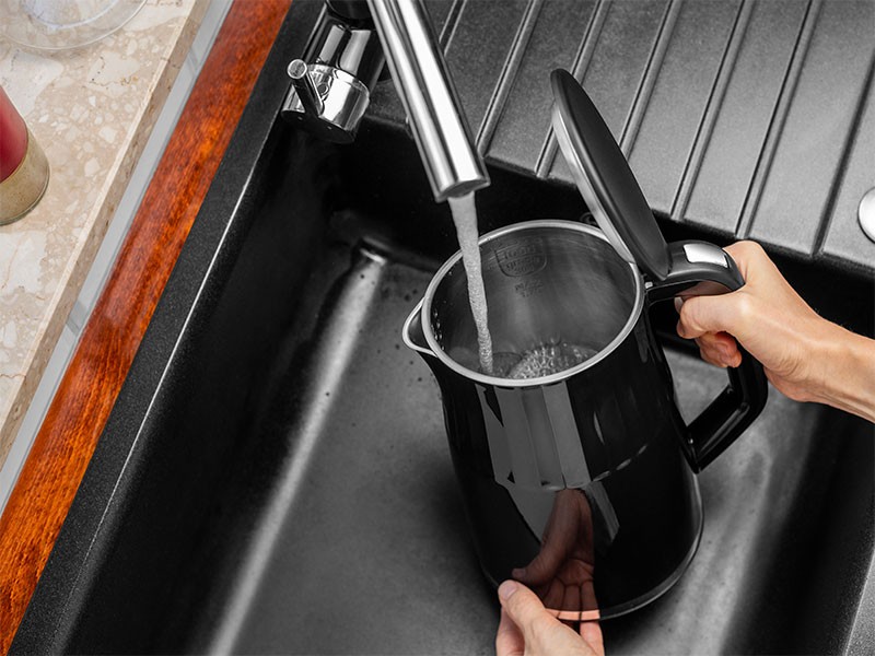Elegantní designové provedení černé rychlovarné konvice LAFE pro moderní kuchyně
