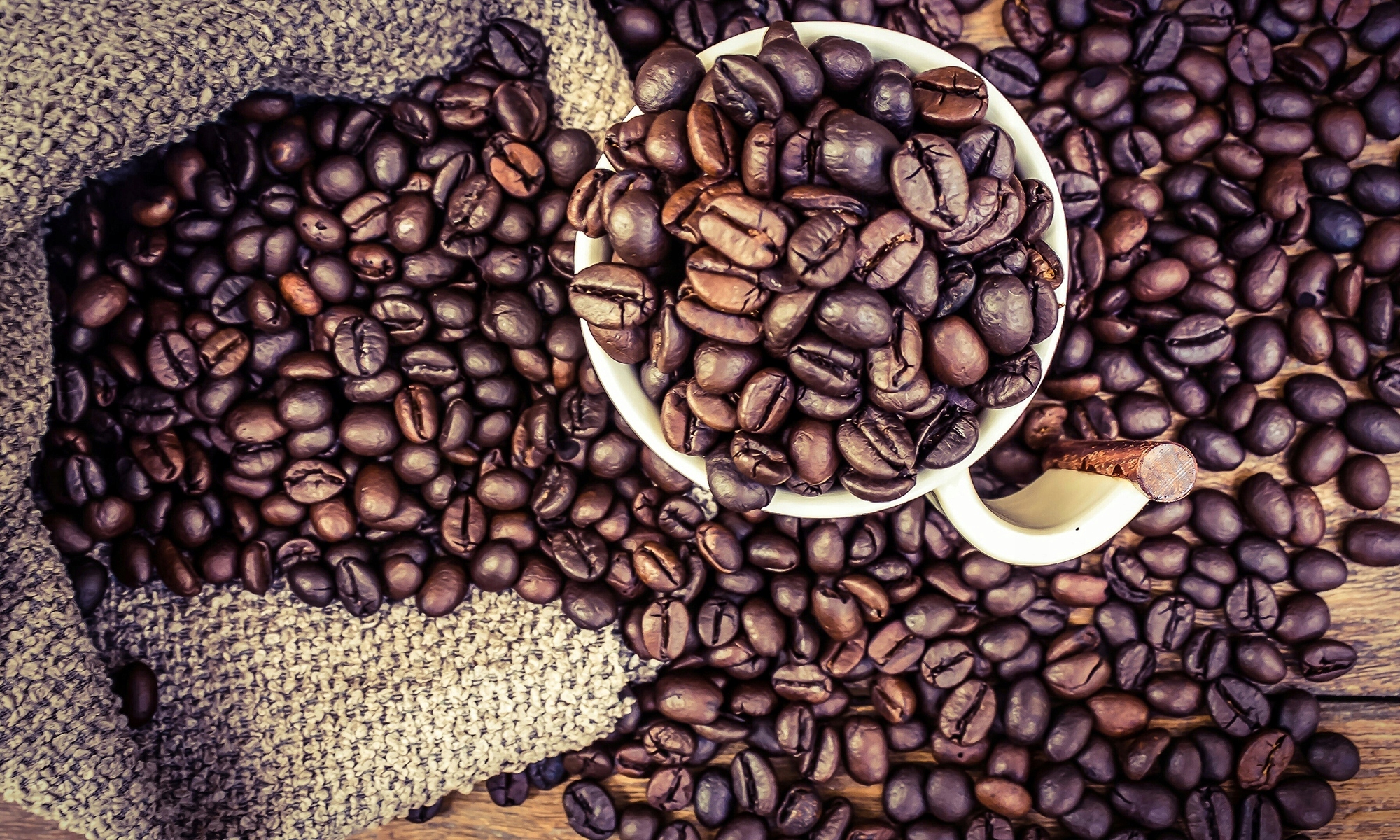 Detail balení originální zrnková kávy Lavazza Caffe Espresso Italiano Classico 2kg