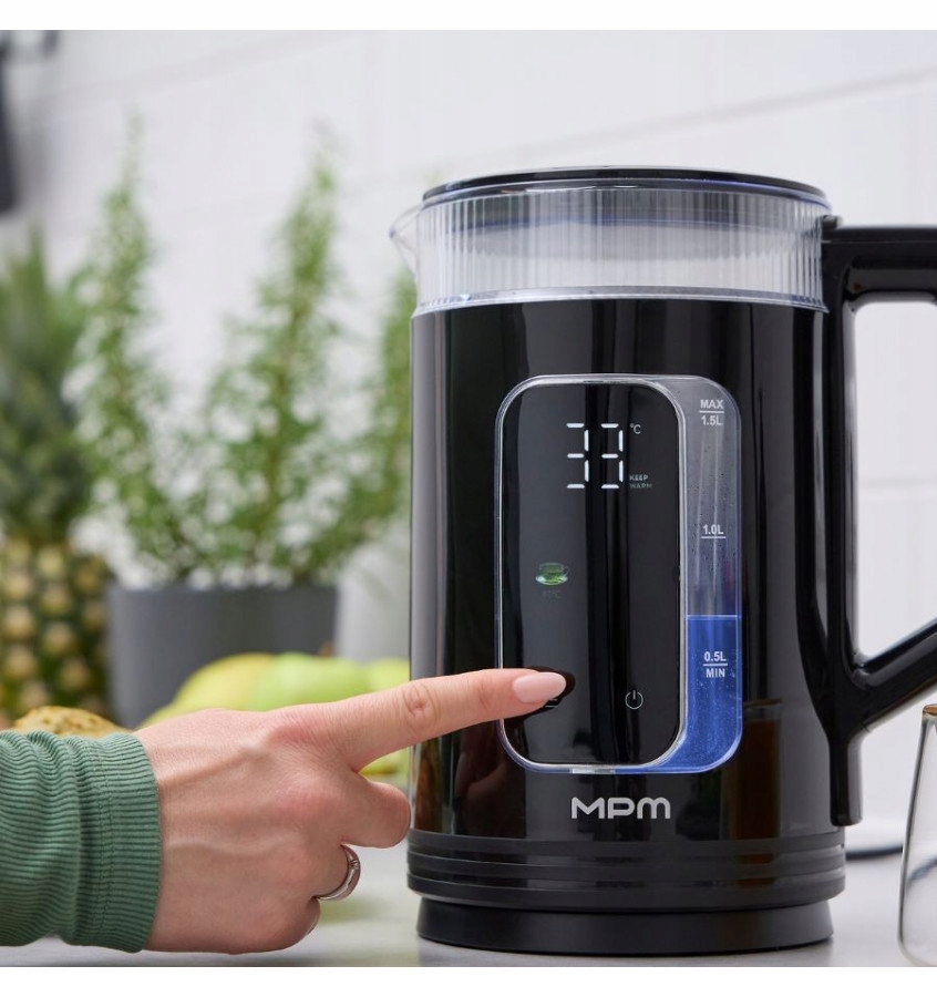 Barevné podsvícení a výkon 1500 W konvice MPM MCZ-135