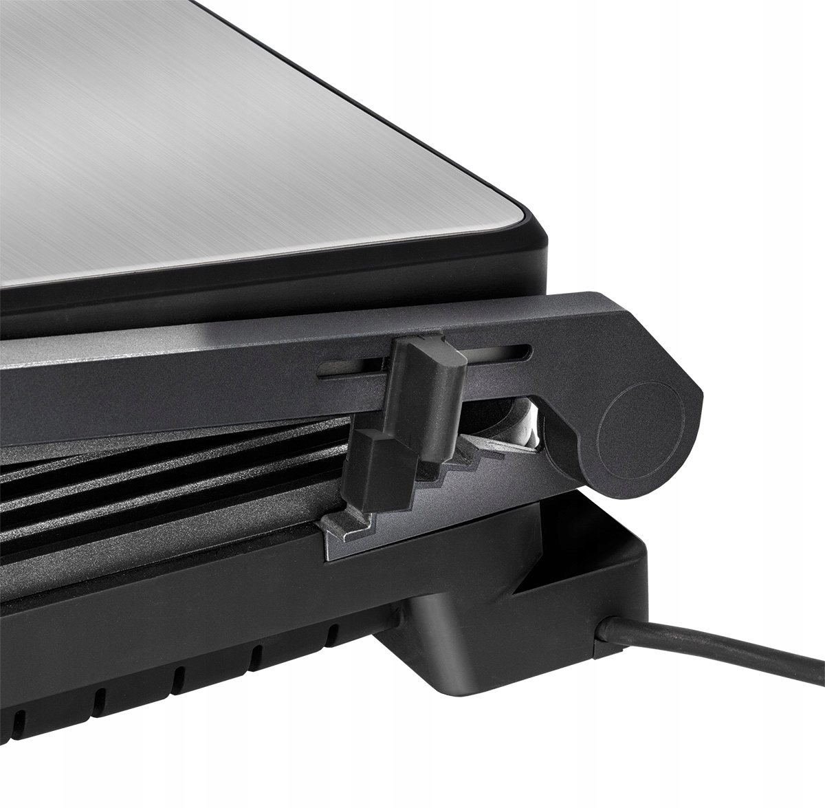 Elektrický gril MPM MGR-14M 2400 W - pohled na černou povrchovou úpravu