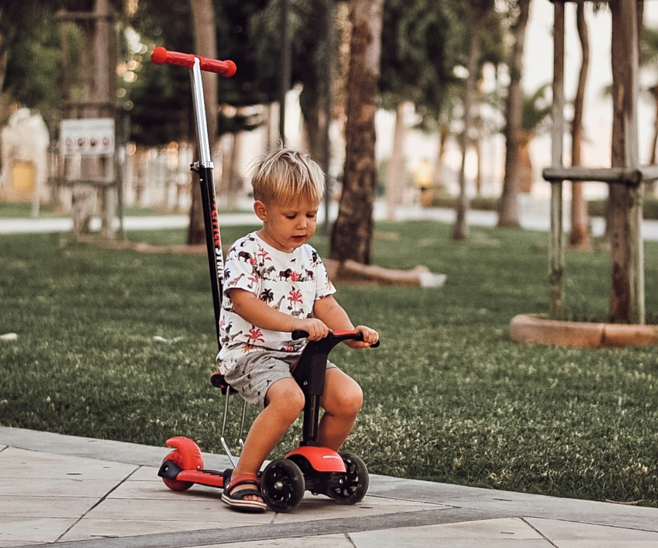 Přední svítící LED kola z kvalitního kaučuku pro tichou jízdu na koloběžce Milly Mally Scooter Little Star
