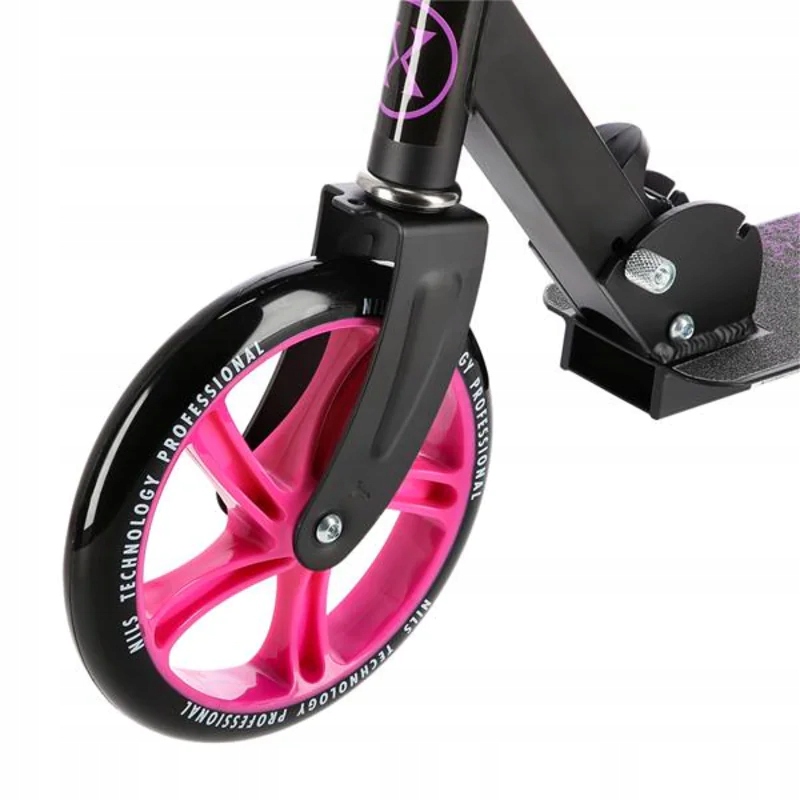 Boční pohled na růžovou koloběžku NILS Extreme model HM603