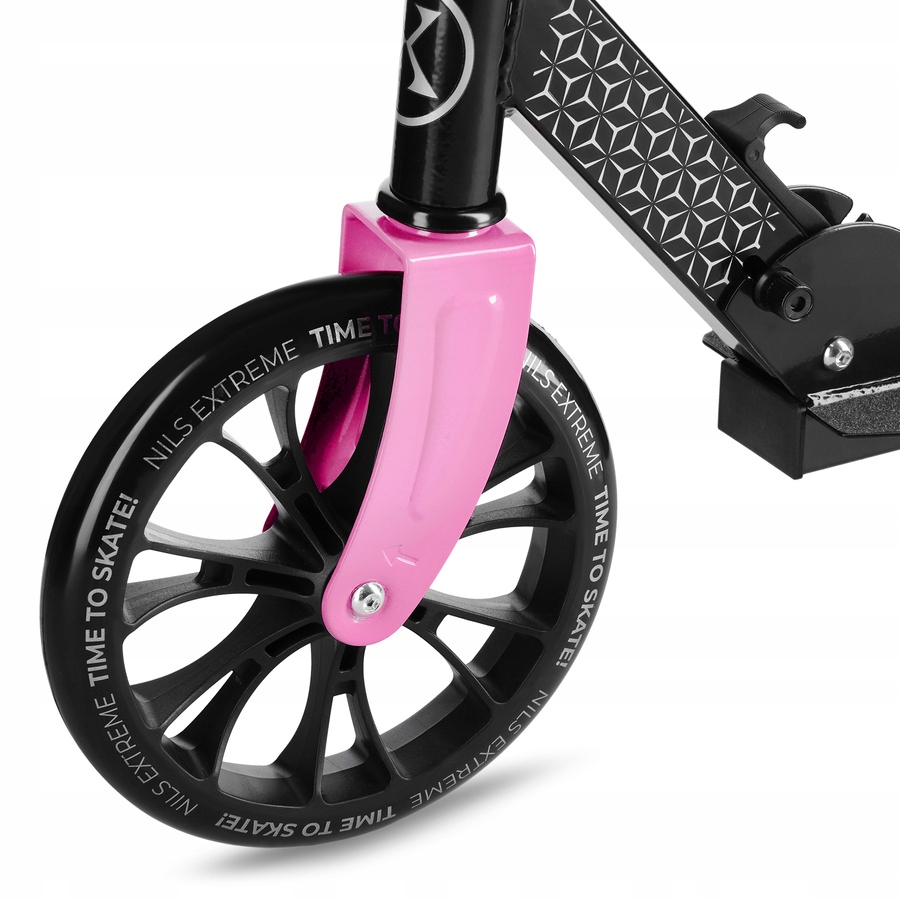 Detailní pohled na ložisko ABEC-7 v litých kolech koloběžky