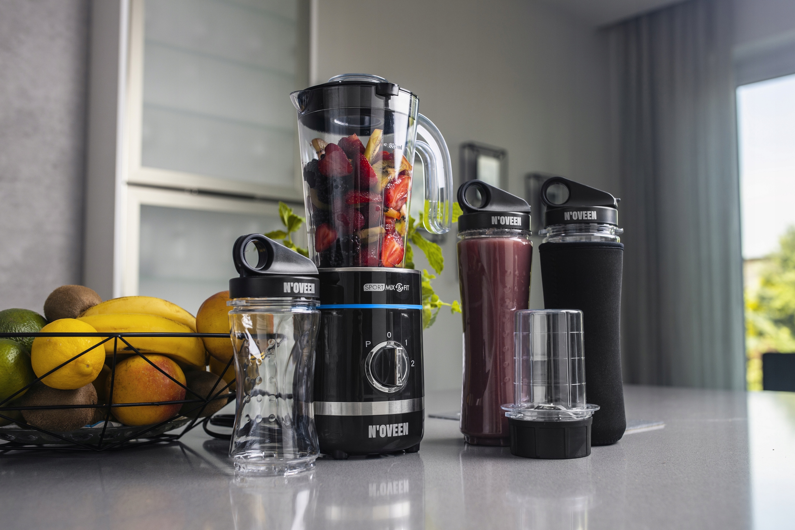 Stolní smoothie mixér N'oveen SB2000 - celkový pohled na zařízení