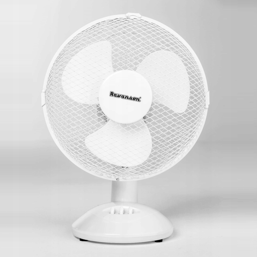 Kompaktní stolní ventilátor Ravanson WT-1023 v bílé barvě s ochrannou mřížkou