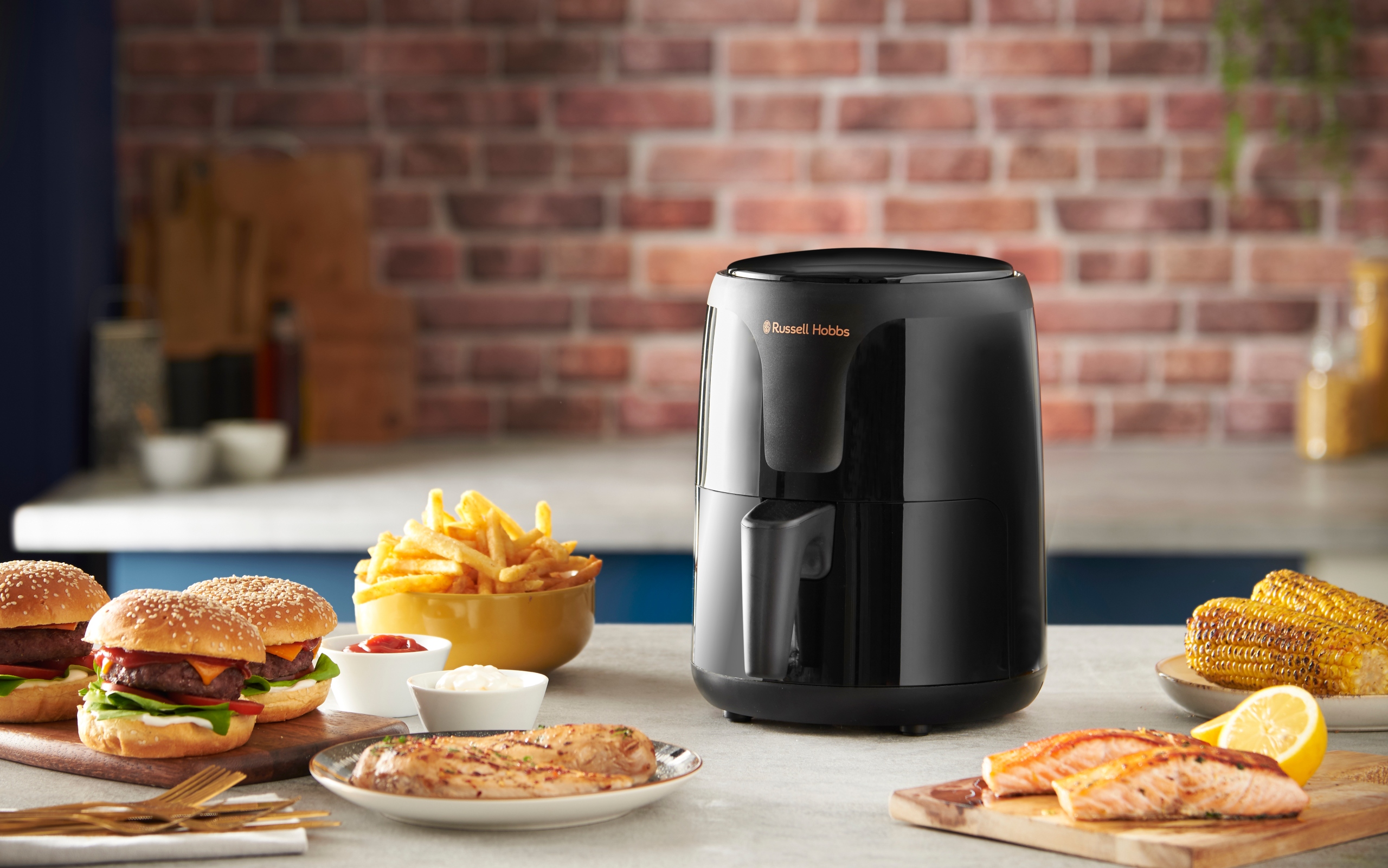Zadní a boční pohled na konstrukci fritézy Russell Hobbs SatisFry