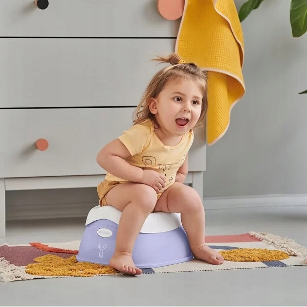 Ergonomický fialový nočník Skiddoü Potti z boku