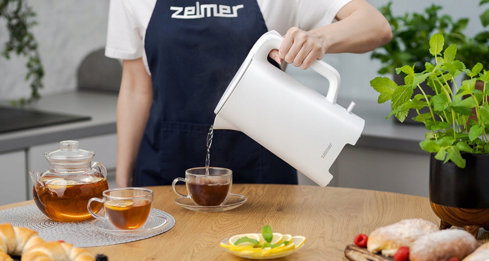Kombinace kovu a plastu u konvice Zelmer ZCK8040 pro maximální tepelnou izolaci