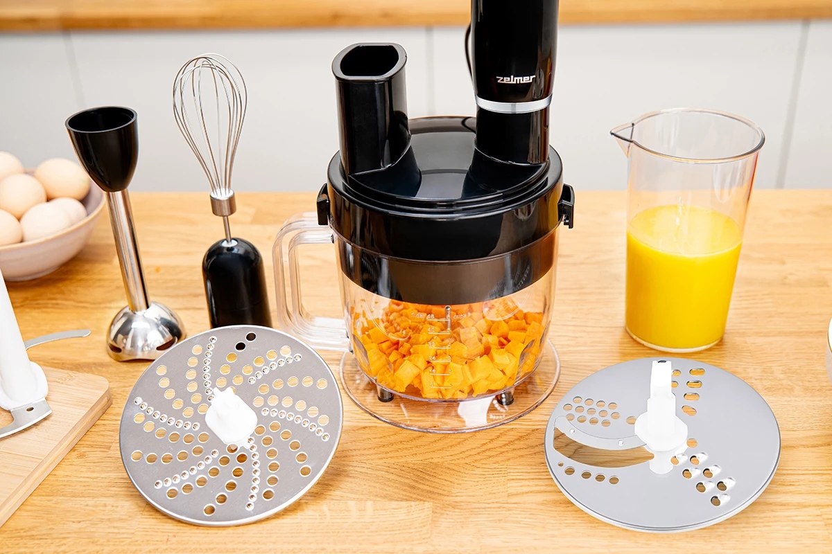 Zelmer ZHB4600 QubeMaster - pohled na kompaktní design a hmotnost 0,8 kg