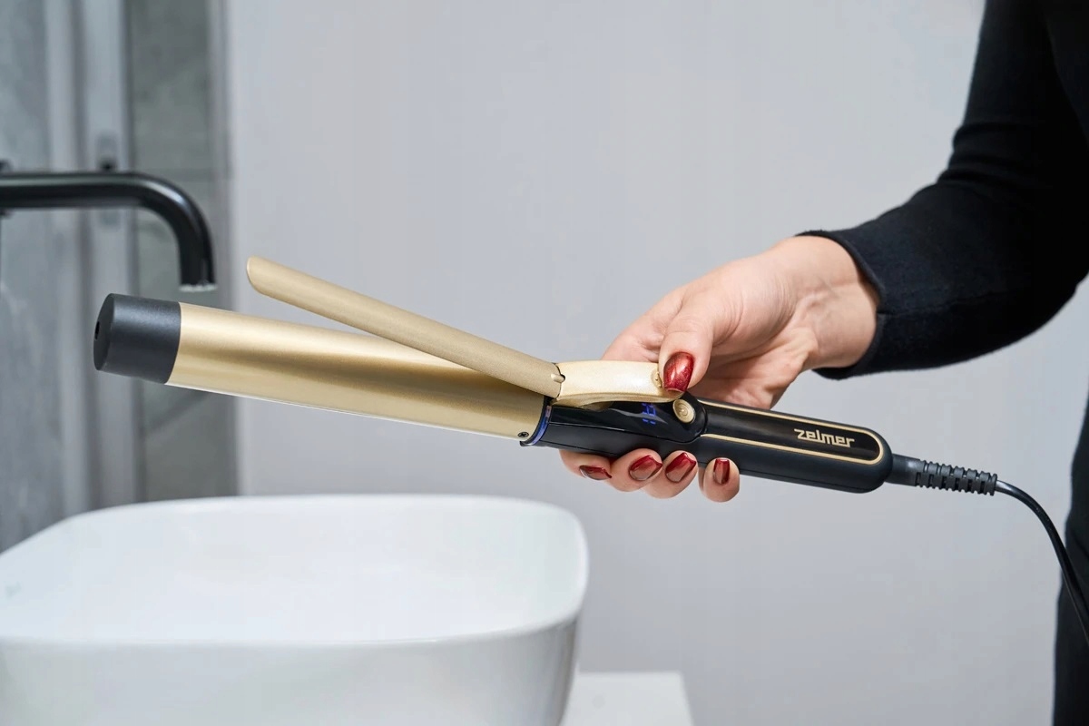 Celkový pohled na ergonomickou rukojeť a klešťový mechanismus klasické kulmy Zelmer ZHL3200