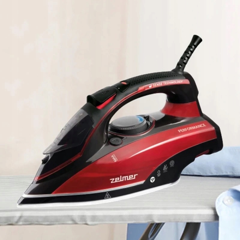 Boční pohled na prémiový design napařovací žehličky Zelmer ZIR3210
